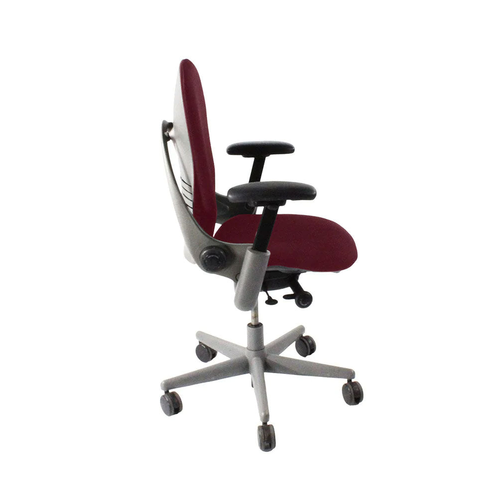 Steelcase : Chaise de bureau Leap V1 - Structure grise/Cuir bordeaux - Remis à neuf