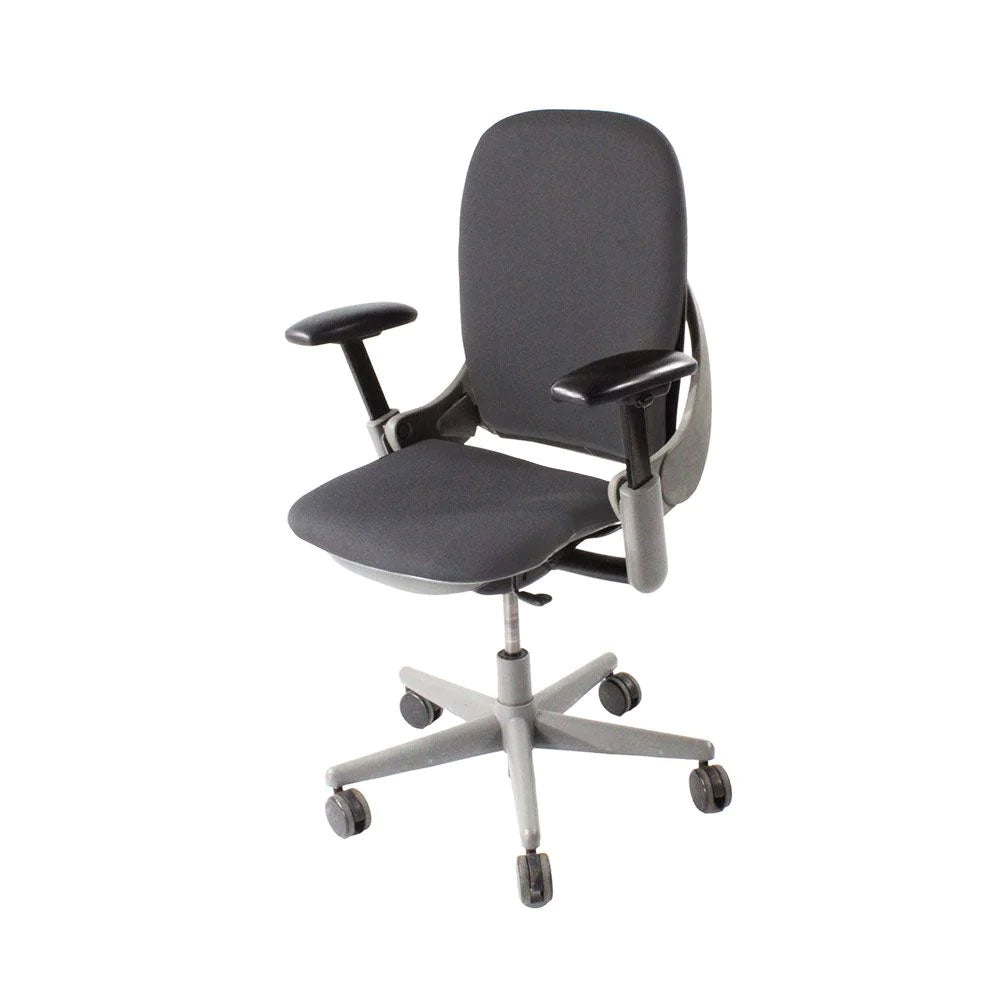 Steelcase : Chaise de bureau Leap V1 - Structure grise/Tissu gris - Remis à neuf