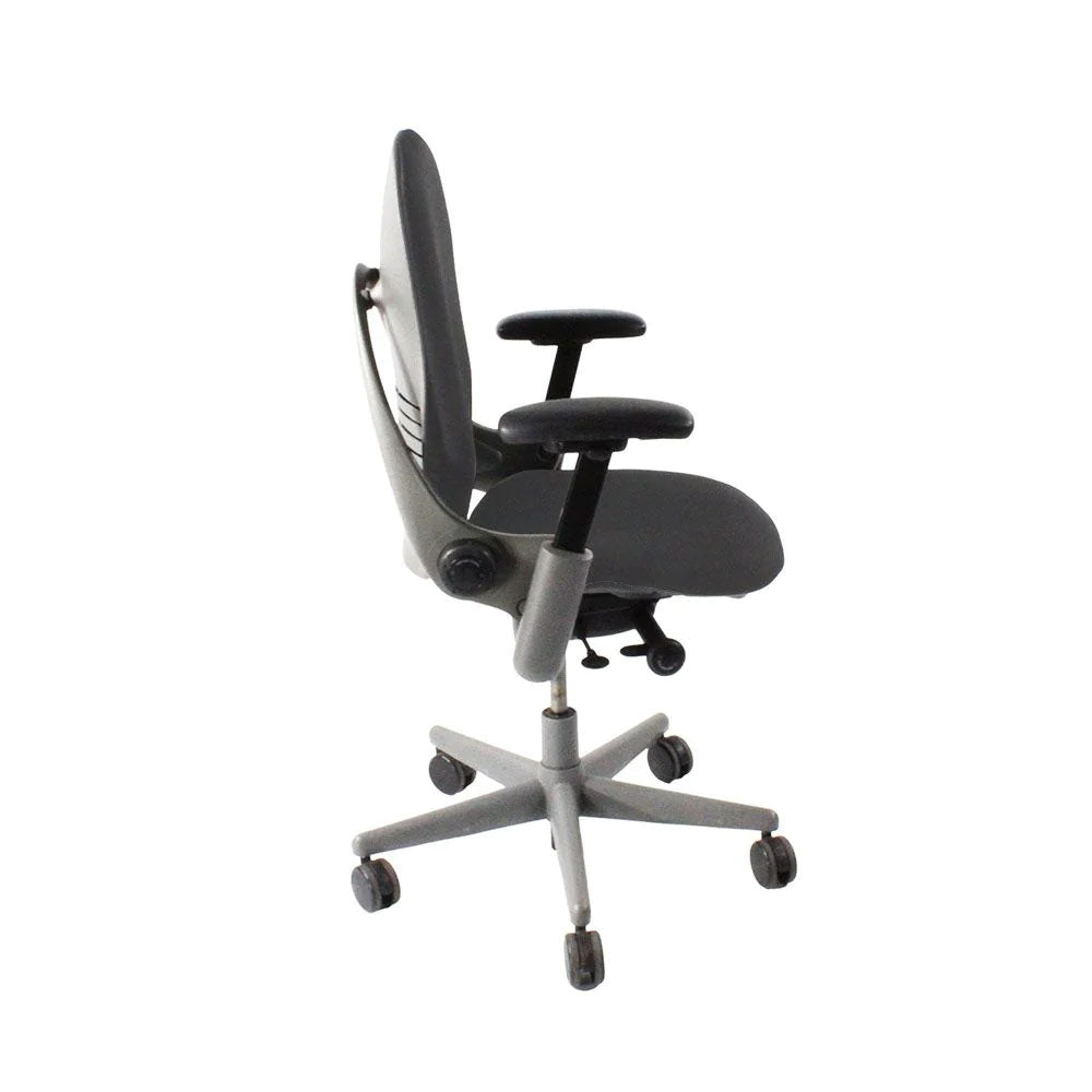 Steelcase : Chaise de bureau Leap V1 - Structure grise/Tissu gris - Remis à neuf