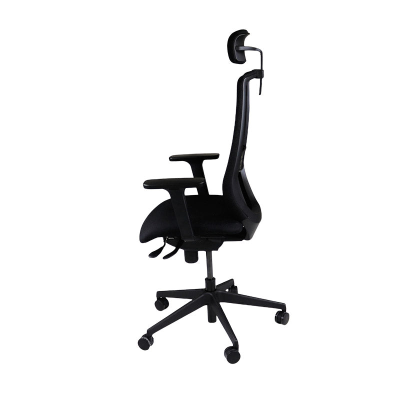 The Office Crowd: Scudo-Arbeitsstuhl mit schwarzem Stoffsitz und Kopfstütze – generalüberholt