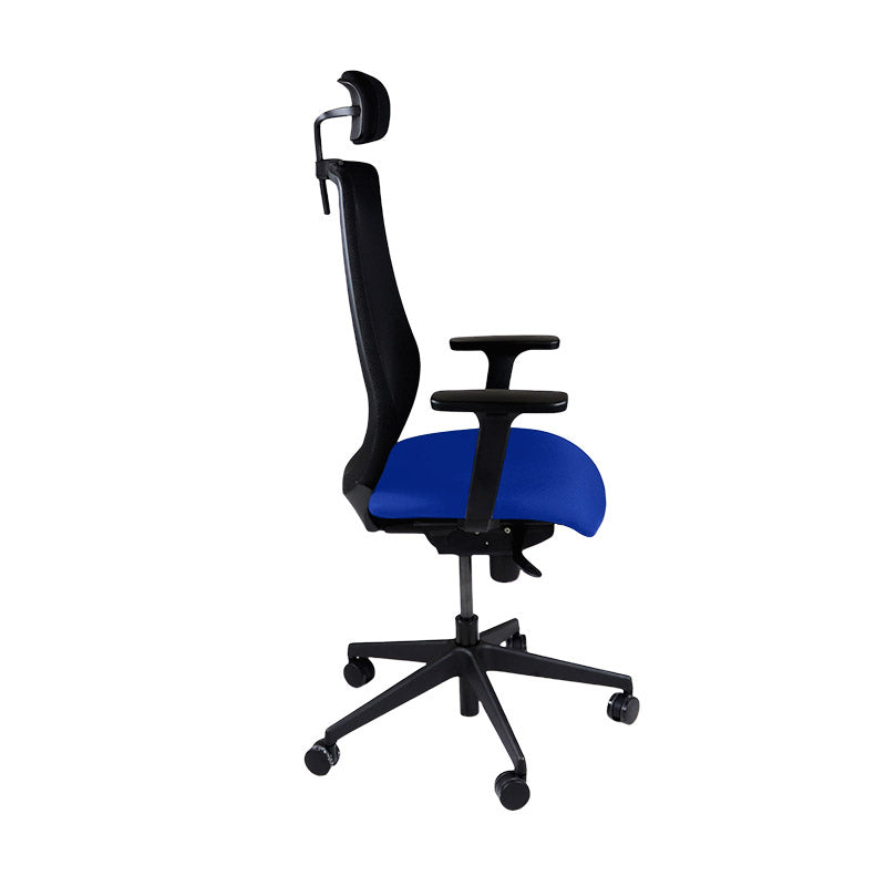 The Office Crowd: Scudo bureaustoel met blauwe stoffen zitting met hoofdsteun - Gerenoveerd
