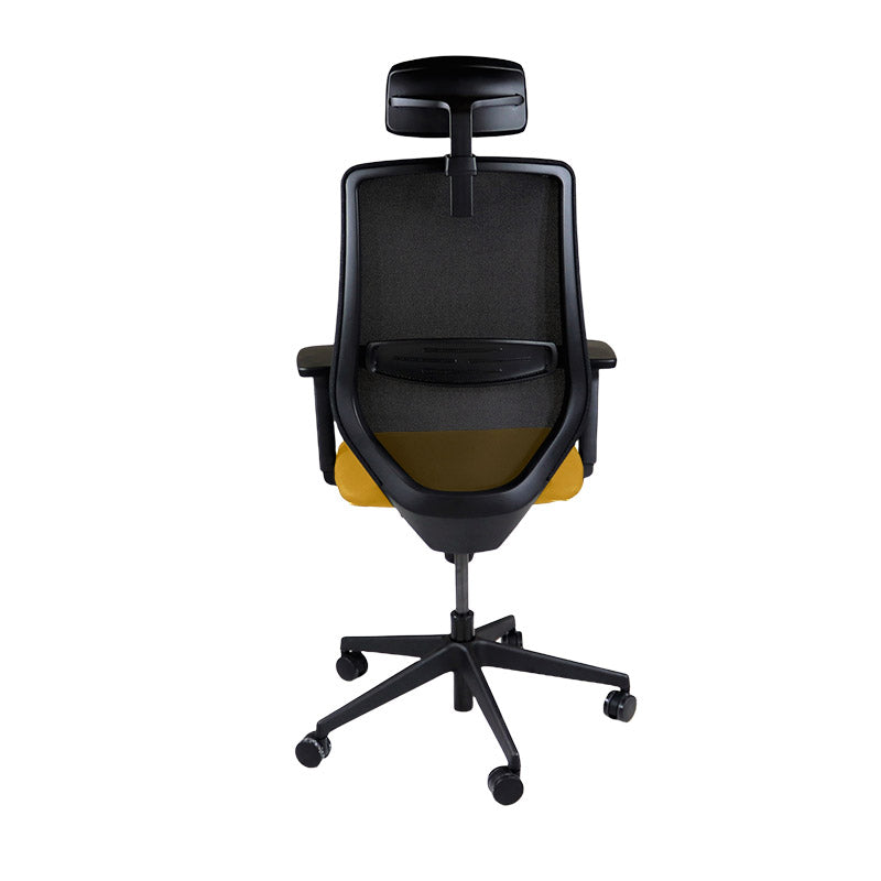 The Office Crowd: Scudo bureaustoel met gele stoffen zitting met hoofdsteun - gerenoveerd