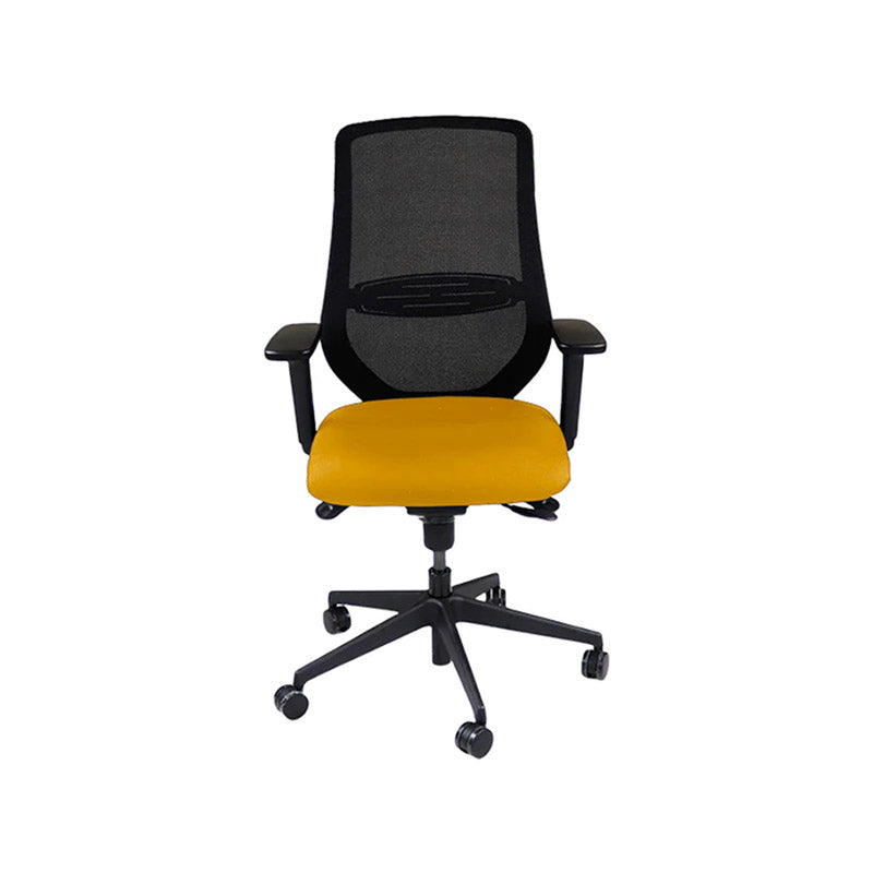 The Office Crowd: Scudo-Arbeitsstuhl mit gelbem Stoffsitz ohne Kopfstütze – generalüberholt