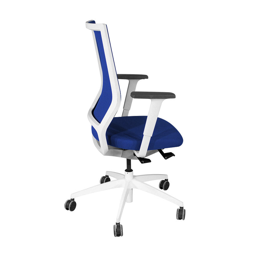 Sedus: Quarterback Office Chair with White Frame in Blue Fabric - Refurbished
