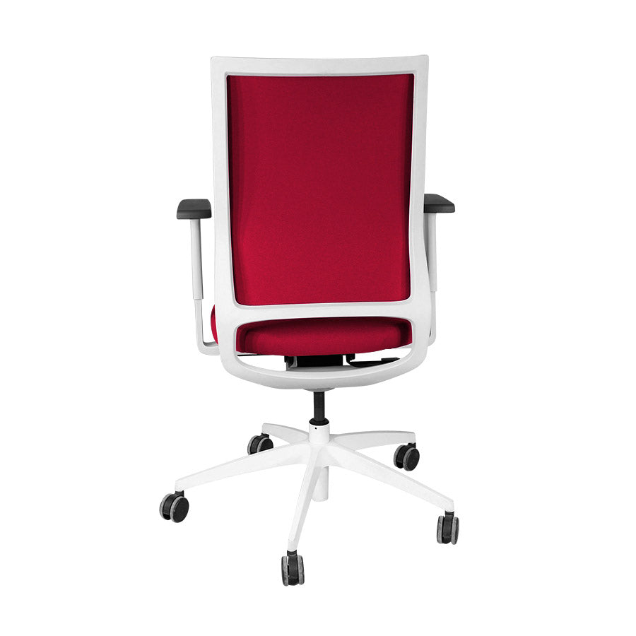 Sedus: Quarterback-Bürostuhl mit weißem Gestell und rotem Stoff – generalüberholt