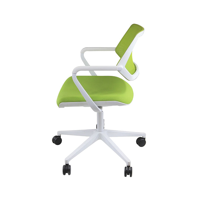 Steelcase: QiVi - Meeting Chair with Mesh Back in Green Fabric - Refurbished