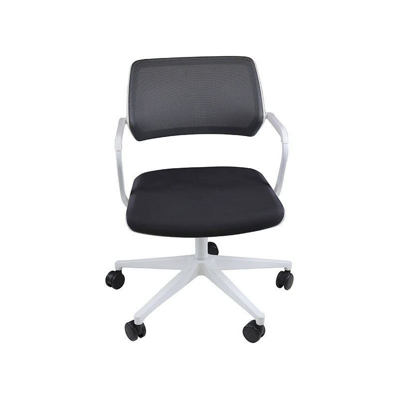 Steelcase: QiVi - Meeting Chair with Mesh Back in Grey Fabric - Refurbished