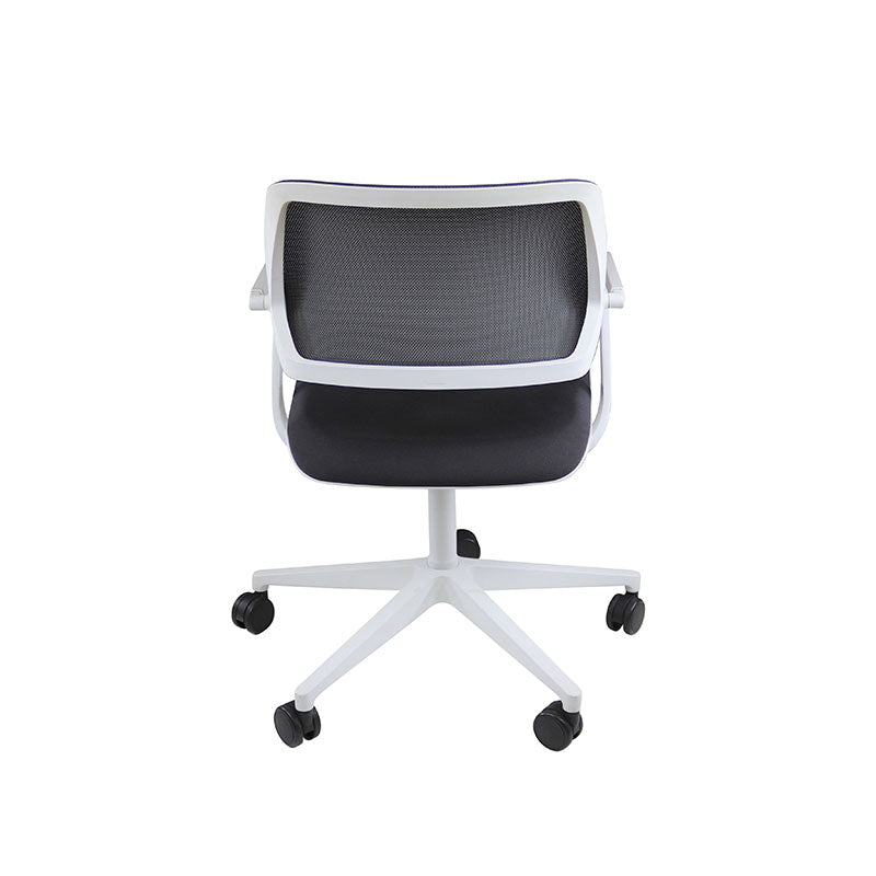 Steelcase : QiVi - Chaise de réunion avec dossier en maille en tissu gris - Remis à neuf
