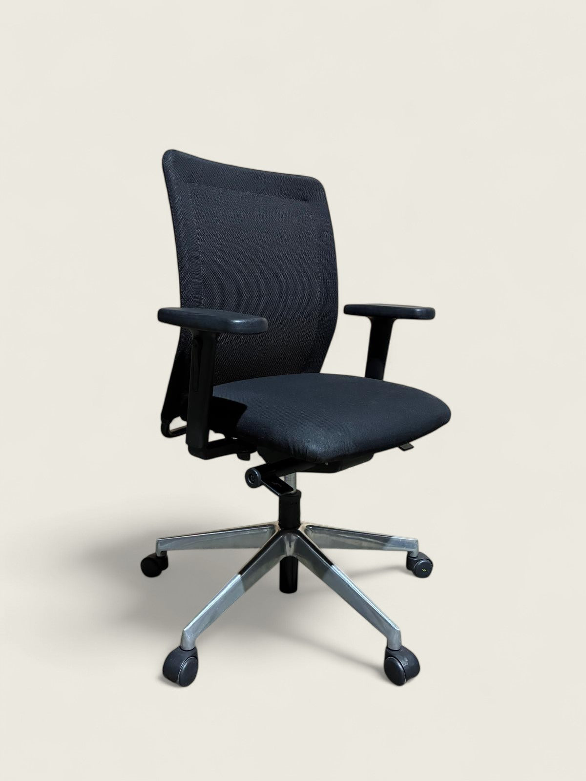 Weisner Hagar: Task Chair - Refurbished