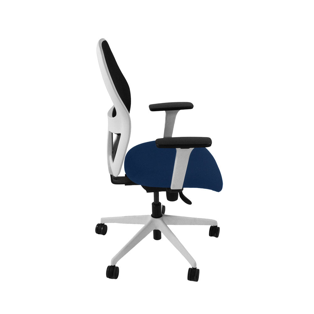 Ahrend: Bürostuhl Typ 160 mit blauem Stoff und weißem Gestell – generalüberholt