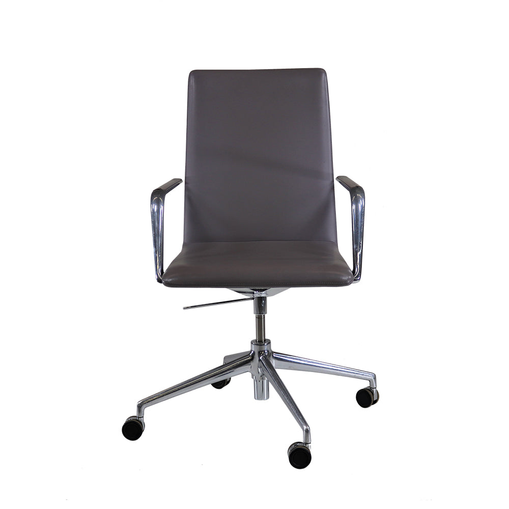 Brunner: Finasoft Medium Back Meeting Chair in Grey Leather - Refurbished