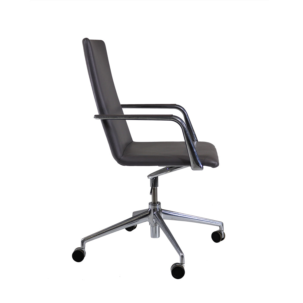 Brunner: Finasoft Medium Back Meeting Chair in Grey Leather - Refurbished