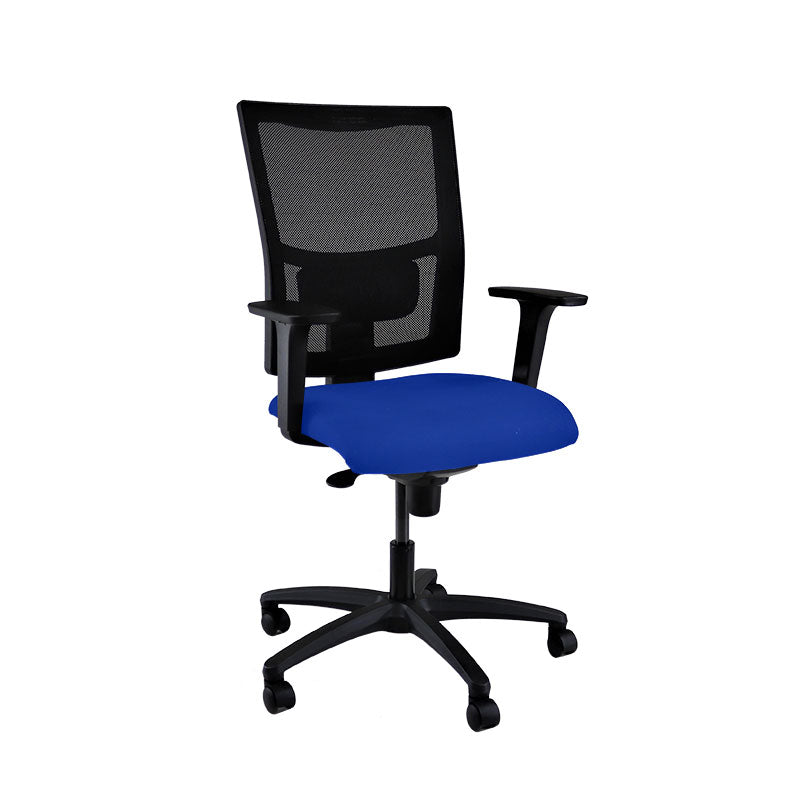 Der Office Crowd: Ergo-Arbeitsstuhl aus blauem Stoff – generalüberholt