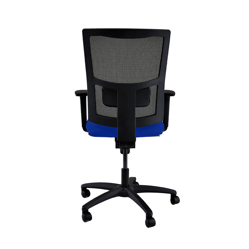 Der Office Crowd: Ergo-Arbeitsstuhl aus blauem Stoff – generalüberholt