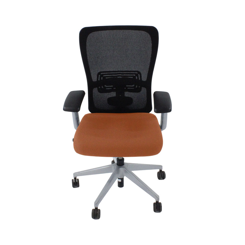 Haworth: sedia operativa Zody Comforto 89 in pelle marrone chiaro/struttura grigia - rinnovata