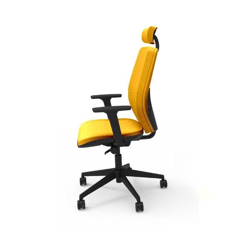 The Office Crowd: Bürostuhl Hide – mittlere Rückenlehne mit Kopfstütze aus gelbem Stoff – generalüberholt
