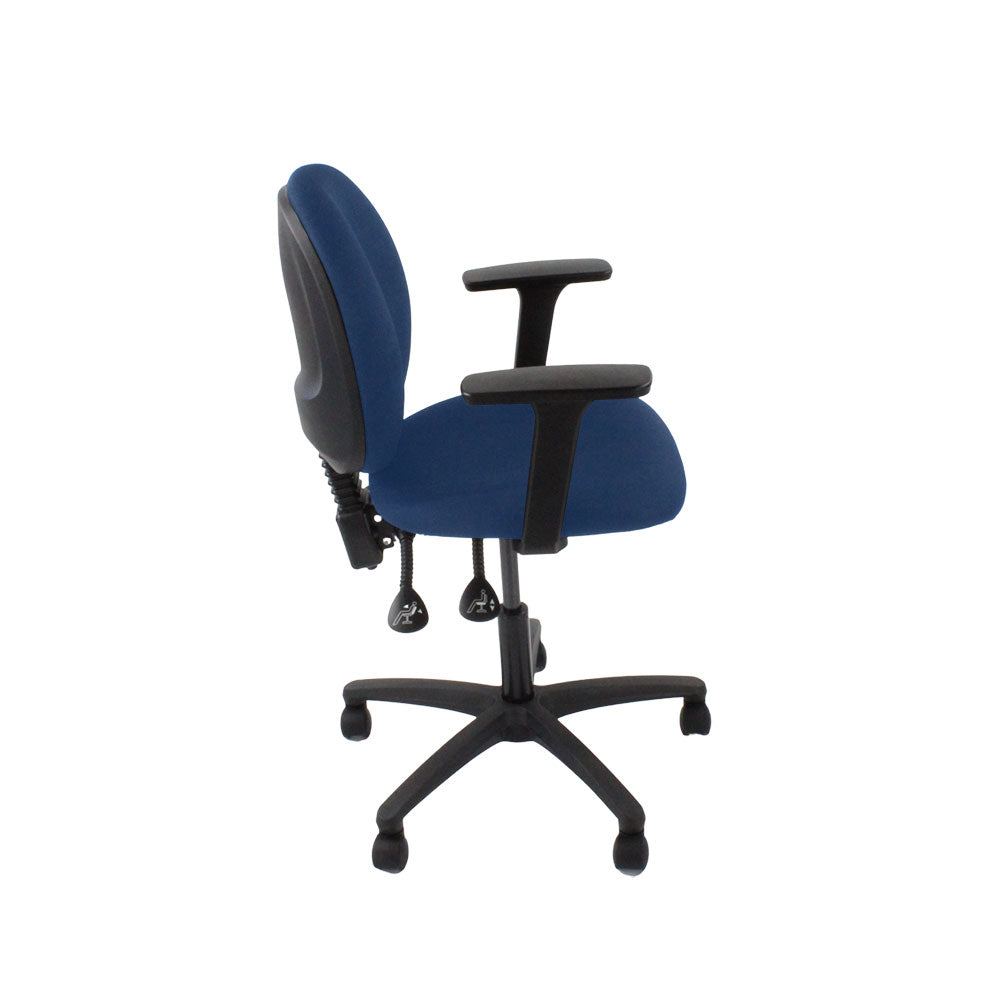 Inhaltsverzeichnis: Scoop Operator Chair aus blauem Stoff – generalüberholt
