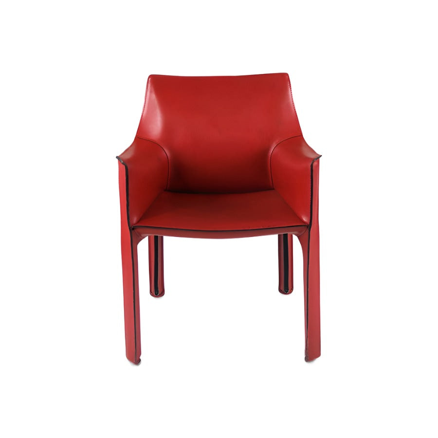 Cassina: Cab 413 Stuhl mit Armlehne aus rotem Leder – generalüberholt