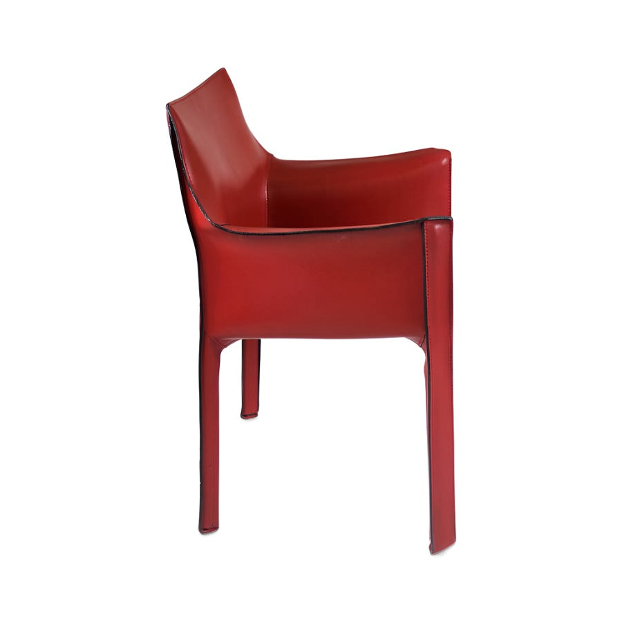 Cassina: Cab 413 stoel met armleuning in rood leer - gerenoveerd